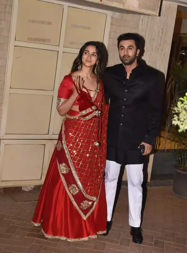 Alia Bhatt arrives in red with Ranbir Kapoor for Kareena Kapoor's Diwali bash